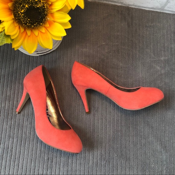 Madden Girl Papaya Color Suede Pumps - Picture 6 of 7